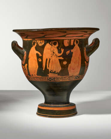 AN ATTIC RED-FIGURED BELL-KRATER - фото 2