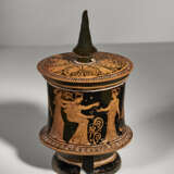 AN ATTIC RED-FIGURED PYXIS - photo 3