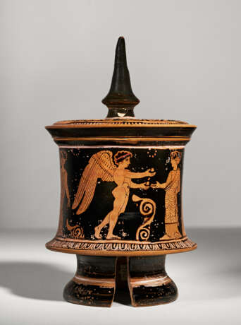 AN ATTIC RED-FIGURED PYXIS - фото 8