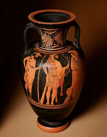 AN ATTIC RED-FIGURED NECK-AMPHORA - фото 8