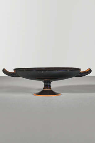 AN ATTIC RED-FIGURED KYLIX - photo 2