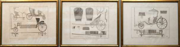 3 Stiche um 1800 "Sellier Carossier-Entwürfe für Kutschen- und Sattelbauer", Blätter gebräunt und an den Rändern fleckig, je 41,5x58,5 cm, hinter Glas und Rahmen - photo 1