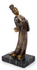 Lemo, Armand (1881-1935/36) &amp;quot;Japanerin&amp;quot;, Jugendstil-Bronze, z.T. patiniert, signiert, H. 22 cm, auf Marmorsockel, Ges.-H. 24,5 cm