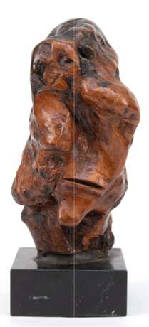 Figur "Abstrakter Kopf", 20. Jh., Wurzelholz, auf schwarzem Steinsockel, Ges.-H. 25 cm - фото 1