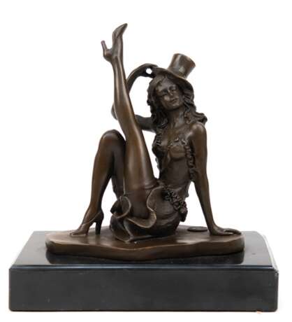 Bronze-Figur "Sitzende Tänzerin mit Zylinder", braun patiniert, auf rechteckiger schwarzer Steinplinthe, Ges.-H. 20 cm - photo 1