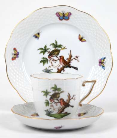 Kaffeegedeck, Herend, Rothschild, polychrome Vogelmalerei mit Insekten und Goldrand, Teller-Dm. 19 cm - фото 1