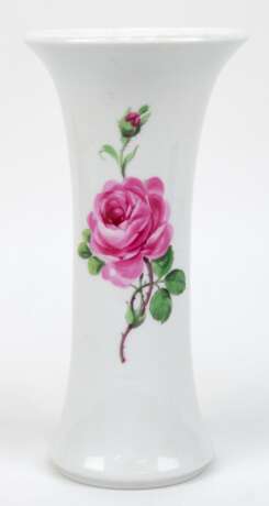 Meissen-Vase, Schwertermarke 1850-1924, Trompetenform, Rote Rose, 1. Wahl, H. 24,5 cm - Foto 1