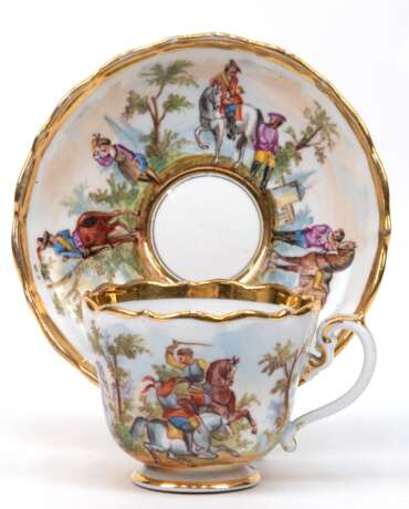 Meissen-Tasse mit UT, Schwertermarke 1850-1924, Tasse und UT umlaufend mit polychromen Reiterszenen bemalt, Goldränder (etwas berieben), 1. Wahl - Foto 1