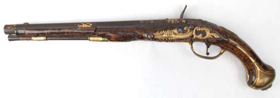 Steinschloßpistole, 18. Jh., nicht funktionstüchtig, Schloß defekt, starke Gebrauchspuren, L. 53 cm - photo 2