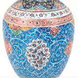 Vase, wohl Persien, Metall polychrom emailliert mit Floral- und Ornamentdekor, Gebrauchspuren, H. 29 cm - Foto 1