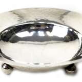 Schale, rund, 925er Silber, auf 3 Kugelfüßen, leichter Hammerschlagdekor, 150 g, H. 3,5 cm, Dm. 13,8 cm - photo 1