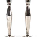 Paar Kerzenleuchter, versilbert, mit Perlrändern, H. 22 cm - photo 1