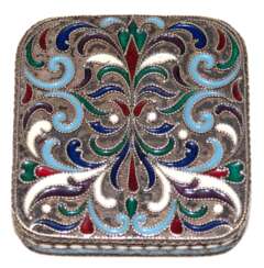 Dose, Rußland, 916er Silber, polychrom ornamental emailliert, mit Scharnierdeckel, 1,1x4,7x4,8 cm