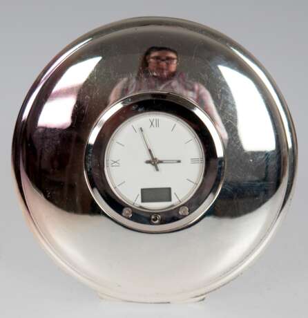 Uhr mit versilbertem Gehäuse, Quarzwerk, Fkt. nicht geprüft, Dm. 8 cm - photo 1