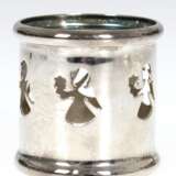 Teelichthalter, versilbert, durchbrochene Wandung mit Engeldekor, H. 5 cm, Dm. 5 cm - photo 1