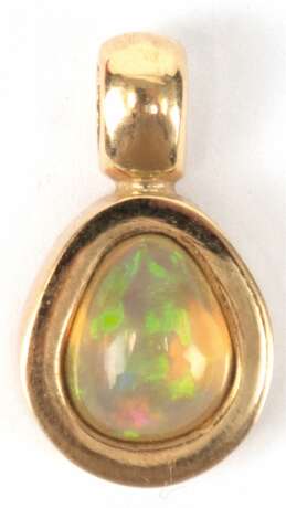 Anhänger, 750er GG (geprüft) mit tropfenförmigem Opal, ges. 3,3 g, L. mit Öse 2,0 cm - фото 1