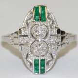 Ring im Art-Deco-Stil, 925er Silber rhodiniert, Smaragde zus. ca. 0,24 ct. im Carree-Schliff und Brillanten zus. ca. 0,10 ct., RG 56, Innendurchmesser 17,8 mm - фото 1