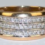 Ring, 585er GG/WG, breite Schiene auf Schauseite dreireihig mit 33 kl. Brillanten, ges. 8,4 g, RG 55 - Foto 1