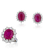 Schmuckset. SET OF RUBY AND DIAMOND EARRINGS AND RING