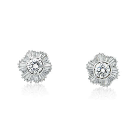SET OF DIAMOND EARRINGS AND RING - photo 4