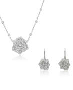 Parure de bijoux. PIAGET SET OF DIAMOND 'ROSE' PENDENT NECKLACE AND EARRINGS