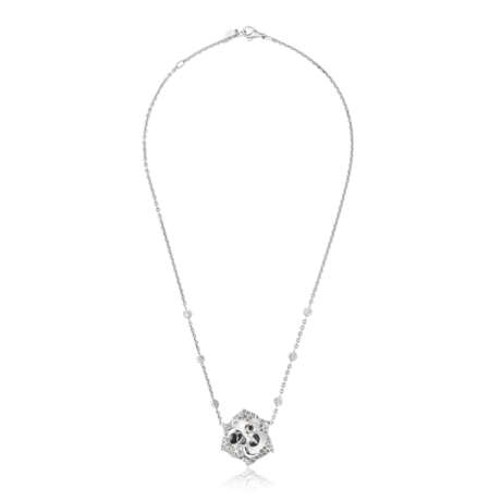 PIAGET SET OF DIAMOND 'ROSE' PENDENT NECKLACE AND EARRINGS - photo 3