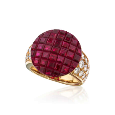 VAN CLEEF & ARPELS RUBY AND DIAMOND 'MYSTERY SET' RING - photo 1