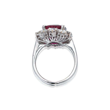 RUBY AND DIAMOND EARRINGS AND RING - фото 3