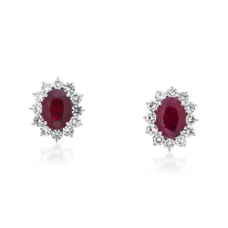 RUBY AND DIAMOND EARRINGS AND RING - фото 4