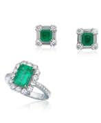 Schmuckset. NO RESERVE - SET OF EMERALD AND DIAMOND EARRINGS AND RING