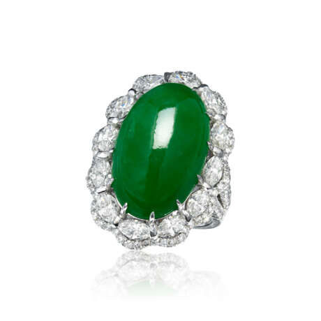 JADEITE AND DIAMOND RING - фото 1