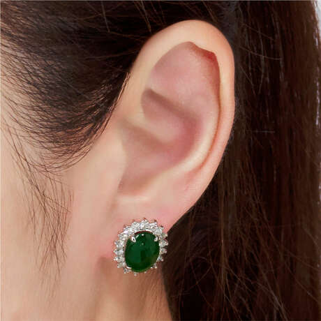 NO RESERVE - JADEITE AND DIAMOND PENDENT EARRINGS; TOGETHER WITH A PAIR OF JADEITE AND DIAMOND EARRINGS - фото 7