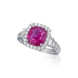 COLOURED SAPPHIRE AND DIAMOND RING - Foto 1