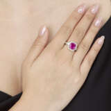 COLOURED SAPPHIRE AND DIAMOND RING - Foto 3