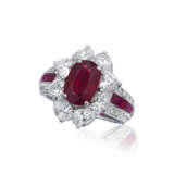 NO RESERVE - SET OF RUBY AND DIAMOND RING AND EARRINGS - фото 2