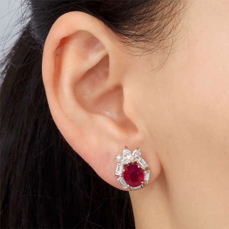 NO RESERVE - SET OF RUBY AND DIAMOND RING AND EARRINGS - фото 7