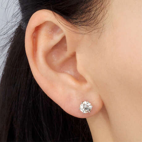NO RESERVE - DIAMOND EARRINGS AND TWO DIAMOND RINGS - фото 9
