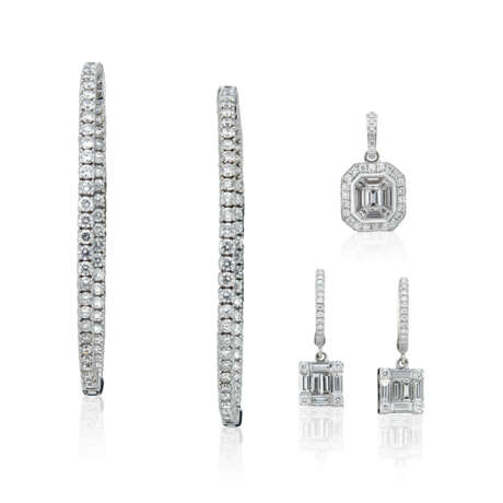 NO RESERVE - TWO PAIRS OF DIAMOND EARRINGS AND A DIAMOND PENDANT - фото 1