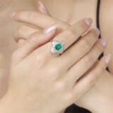 NO RESERVE - EMERALD AND DIAMOND RING/PENDANT; TOGETHER WITH RUBY AND DIAMOND RING - Foto 6