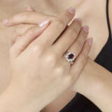 NO RESERVE - EMERALD AND DIAMOND RING/PENDANT; TOGETHER WITH RUBY AND DIAMOND RING - Foto 7