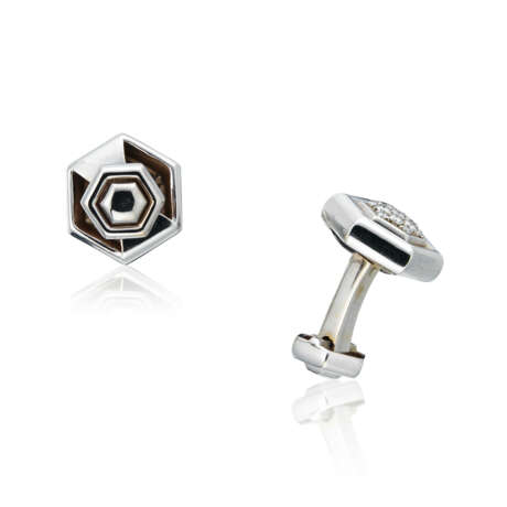 NO RESERVE - PIAGET DIAMOND CUFFLINKS; TOGETHER WITH SET OF DIAMOND RING AND CUFFLINKS - Foto 7