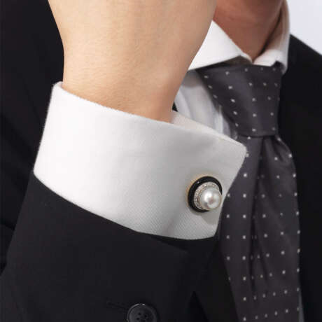 NO RESERVE - CULTURED-PEARL, DIAMOND AND ONYX CUFFLINKS; TOGETHER WITH ONYX AND DIAMOND CUFFLINKS - фото 7