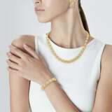 TIFFANY & CO. GROUP OF DIAMOND AND GOLD 'SIGNATURE X' AND 'VANNERIE' JEWELRY - Foto 2