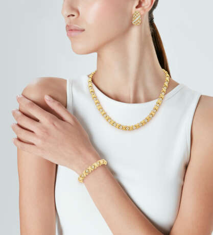 TIFFANY & CO. GROUP OF DIAMOND AND GOLD 'SIGNATURE X' AND 'VANNERIE' JEWELRY - Foto 2
