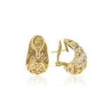 TIFFANY & CO. GROUP OF DIAMOND AND GOLD 'SIGNATURE X' AND 'VANNERIE' JEWELRY - Foto 9