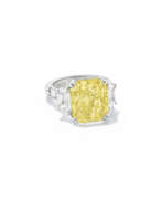 Diamant coloré. NO RESERVE | COLORED DIAMOND AND DIAMOND RING