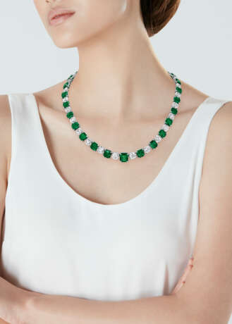 CARVIN FRENCH EMERALD AND DIAMOND NECKLACE - Foto 3