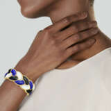 NO RESERVE | TIFFANY & CO. LAPIS LAZULI, BLACK JADE AND MOTHER-OF-PEARL 'ROPE' BANGLE BRACELET - Foto 2