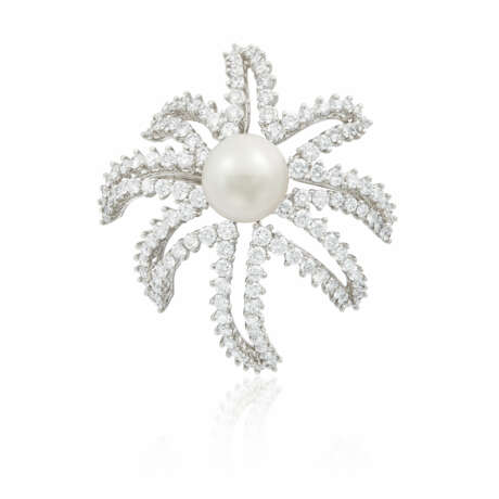 NO RESERVE | TIFFANY & CO. SET OF CULTURED PEARL AND DIAMOND ‘FIREWORKS’ JEWELRY - photo 3