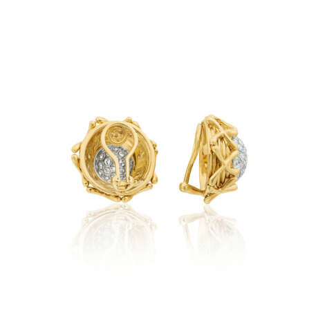 NO RESERVE | TIFFANY & CO., JEAN SCHLUMBERGER DIAMOND AND GOLD EARRINGS - Foto 3